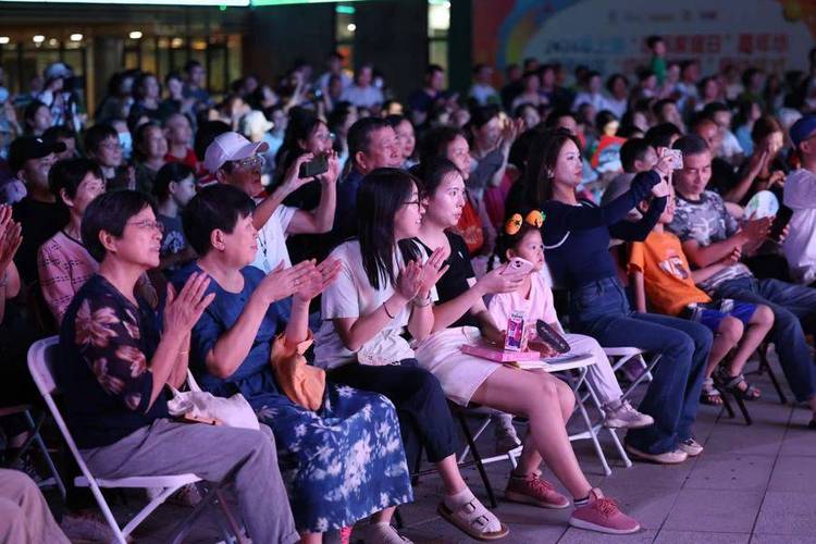 表演、运动、逛集…闵行区首届欢乐邻里节,中外家庭齐上阵“乐”不停