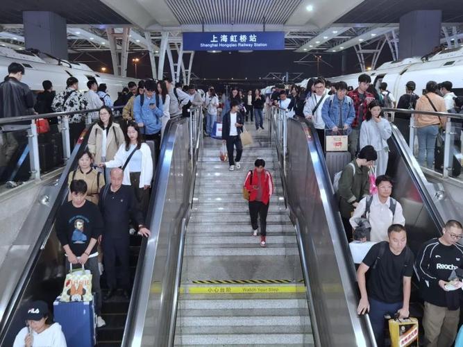 迎来返程客流高峰,长三角铁路今日预计发送旅客357万人次