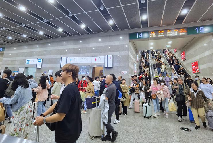 迎来返程客流高峰,长三角铁路今日预计发送旅客357万人次