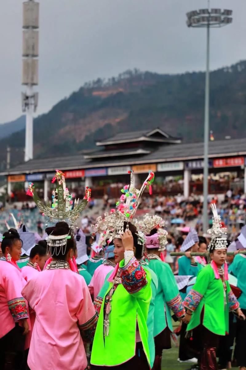 “村超”国际友谊赛火热!贵州榕江国庆首日接待游客8万人次