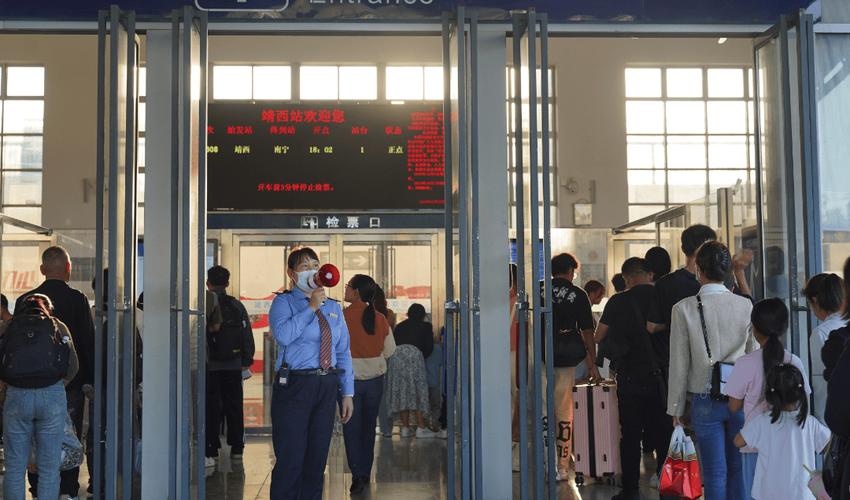 返程高峰来临!今日重庆江北国际机场旅客吞吐量预计超15万人