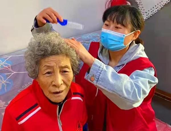 重庆丰都县:仙女湖镇开展重阳节敬老活动