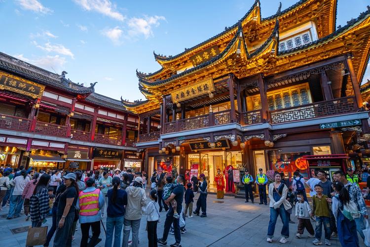国庆假期上海线上线下消费达676亿元,线下餐饮消费同比两位数增长