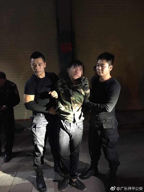 广东警方:一男子意图抢劫黄金店被刑拘