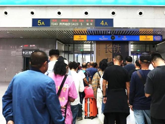 假期最后一天,哪些路段、机场更繁忙?最新交通情况→