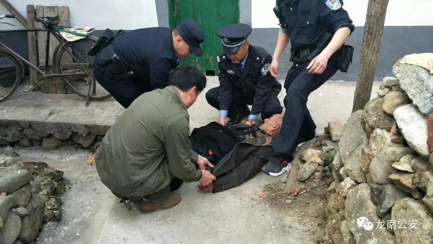 有“警”无险!武汉青山公安恩施街步巡队及时救助醉酒老人