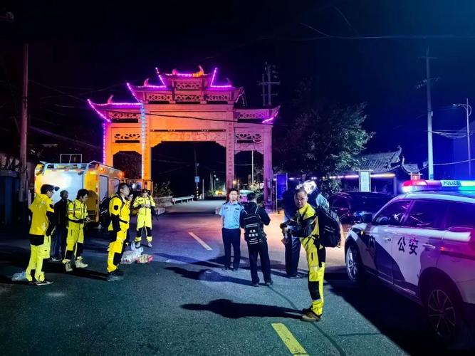国庆假期,7岁男孩与父亲被困清凉峰顶!9小时艰难救援最终脱险