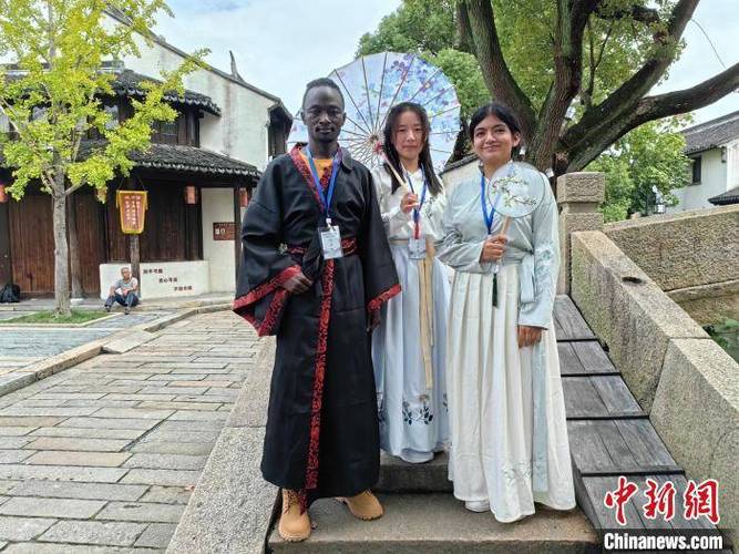 (“洋弟子”在中国)寻找诗意中的江南,外国留学生找到了什么?