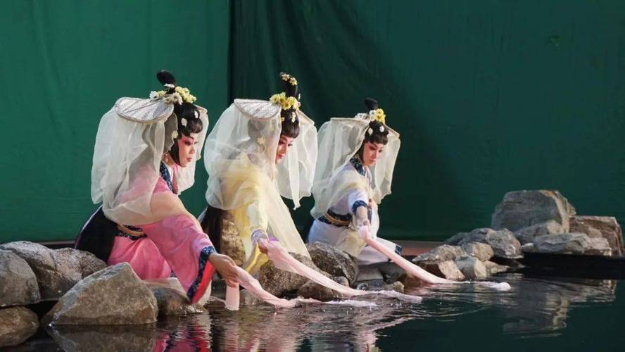 粤剧电影《范蠡献西施》广州首映 展示南国红豆魅力