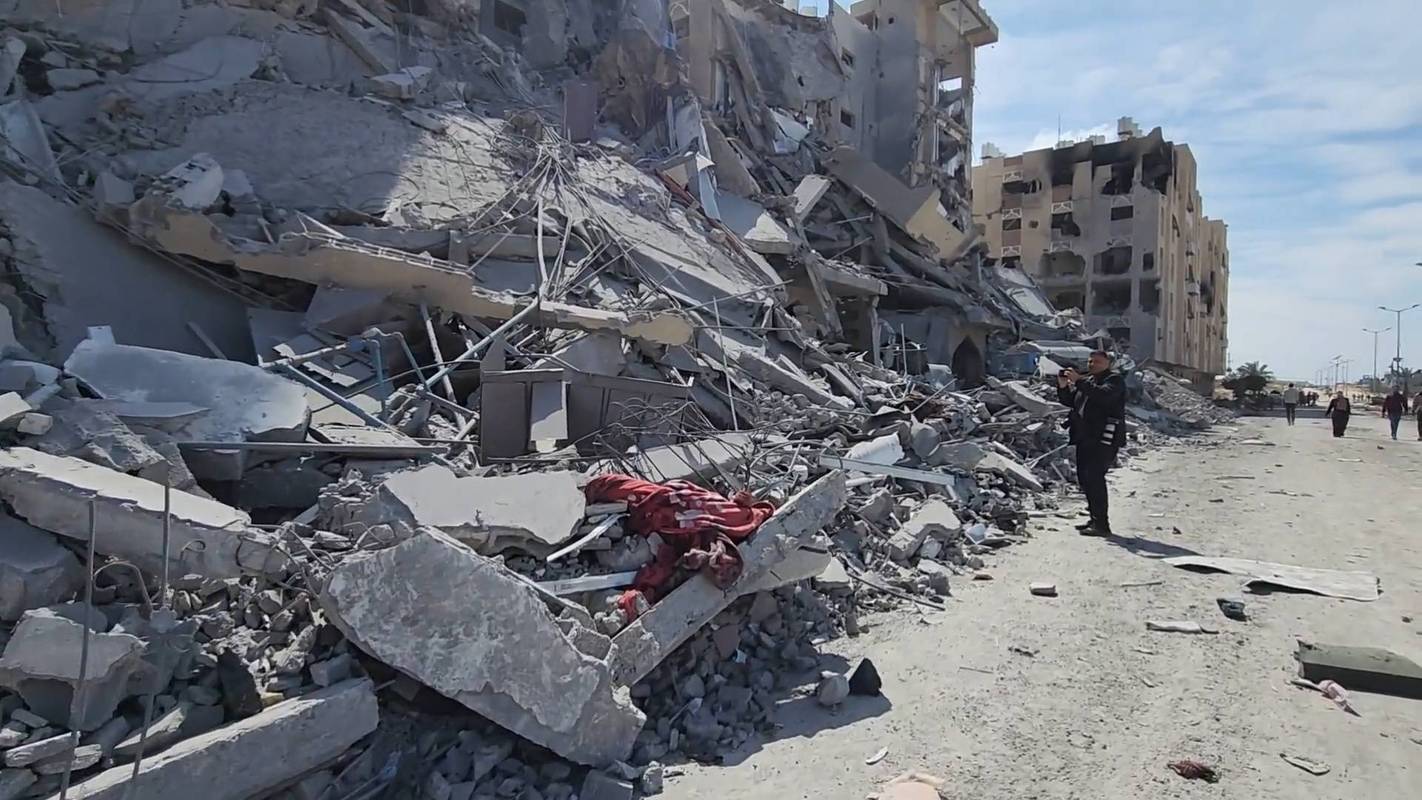 美国加州发生林火 多处建筑受损、数百名居民撤离