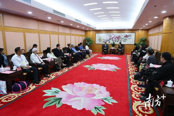 夏威夷中华总商会率水仙花皇后代表团访滇 推动两地民间友好往来