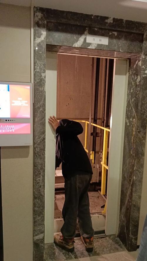 电梯故障频发,电视剧中如何应对?