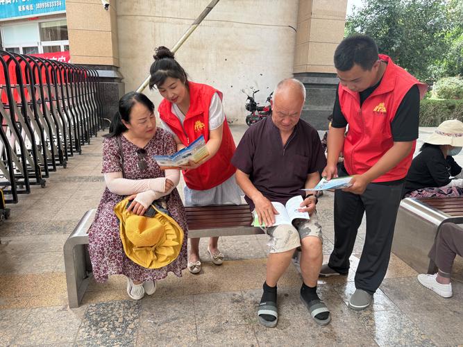 普法宣传零距离,青山区青山镇街道开展普法宣传和安全教育活动