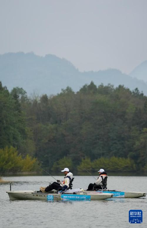 孤舟垂钓赢万元奖金 绵阳安州白水湖中国舟钓(路亚)公开赛开赛_1