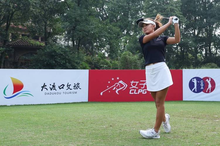 高尔夫中国女子公开赛开赛 方歆媛首轮领先_1