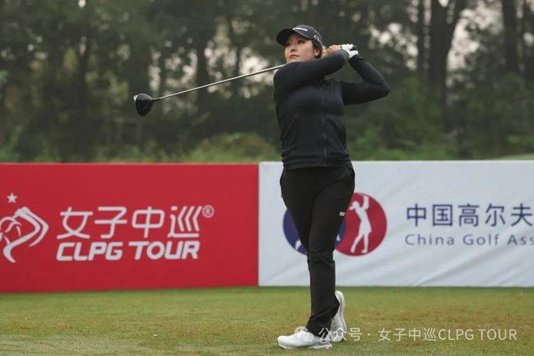 高尔夫中国女子公开赛开赛 方歆媛首轮领先_1