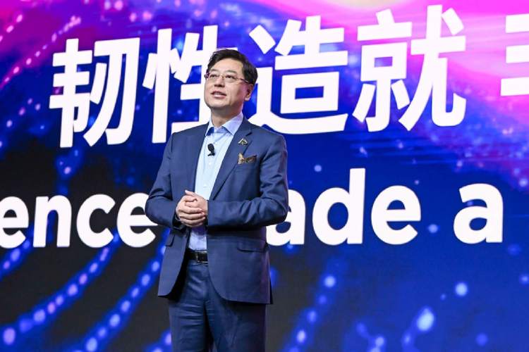 杨元庆谈联想集团下一个十年:牢牢把握这轮人工智能的机遇