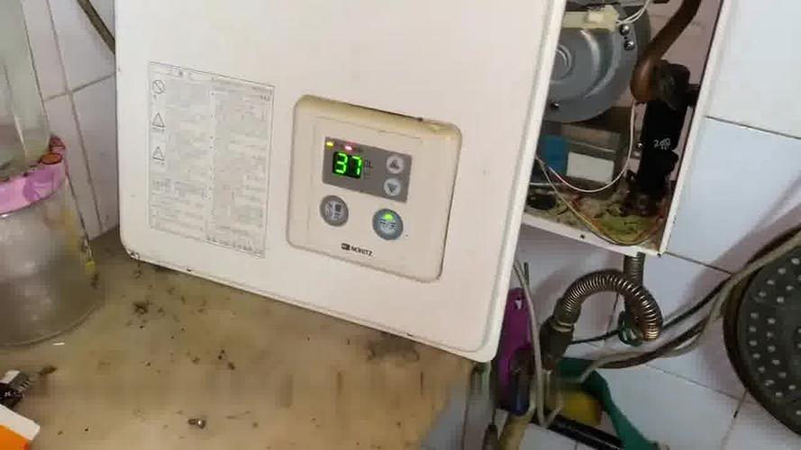 电暖壁挂炉水压故障