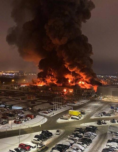 多个住宅楼遇袭爆炸!机场紧急关闭!俄罗斯突发→