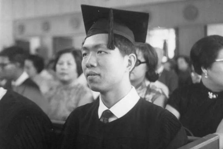丘成桐人民日报撰文!
