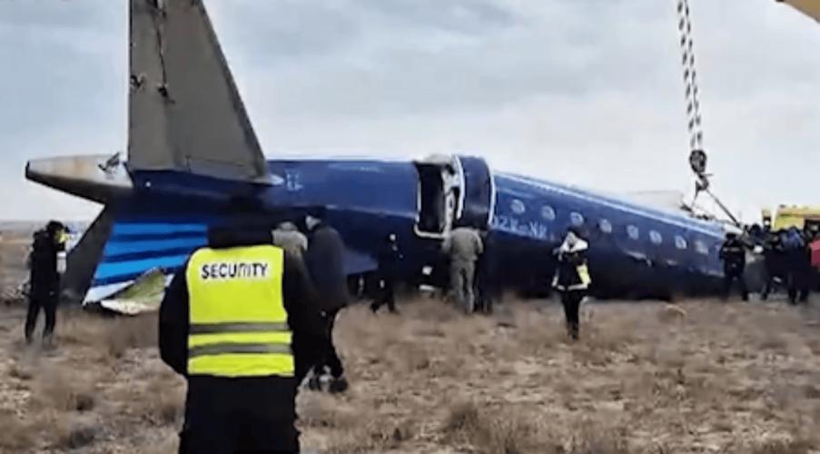 俄航空署称愿全力配合调查阿塞拜疆航空客机坠毁事件_1