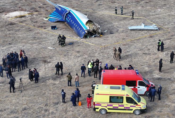 俄航空署称愿全力配合调查阿塞拜疆航空客机坠毁事件_1