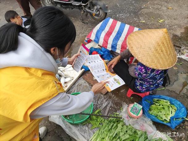售卖青菜时要注意辨别罂粟幼苗,这场禁毒宣传走进市场