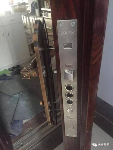 防盗门故障,应该找物业吗?