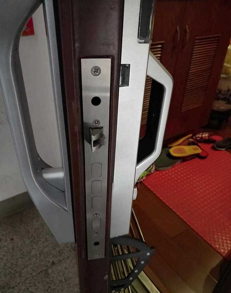 防盗门副锁故障
