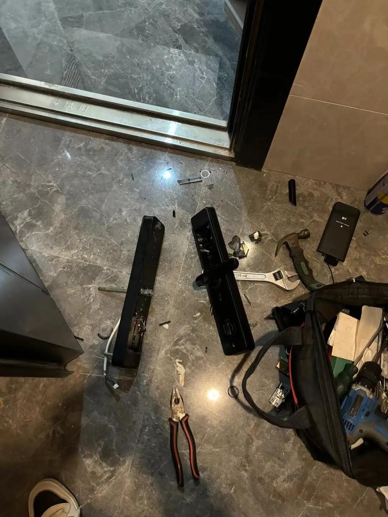 防盗门换锁芯故障