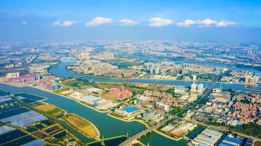 中国经济迎难而上砥砺前行