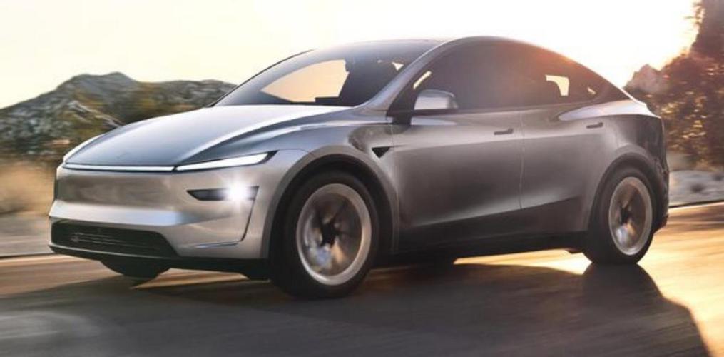 余承东评价特斯拉焕新 Model Y:智界R7仍然保持领先优势