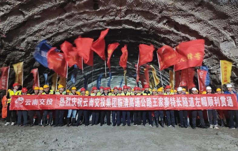 云南弥玉高速公路两路段建成贯通