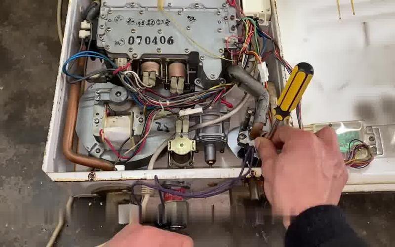 奥特朗空气能热水器e7故障码代表什么?