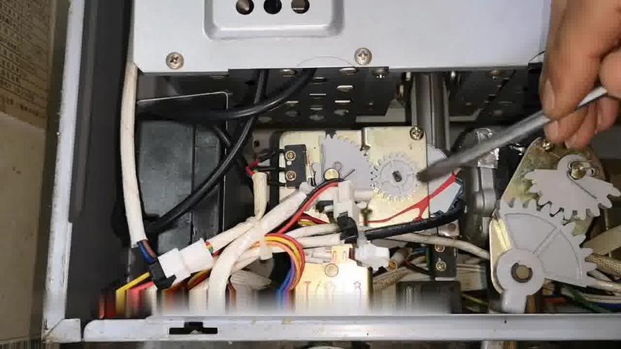 壁挂炉显示eo1故障代码是何原因?