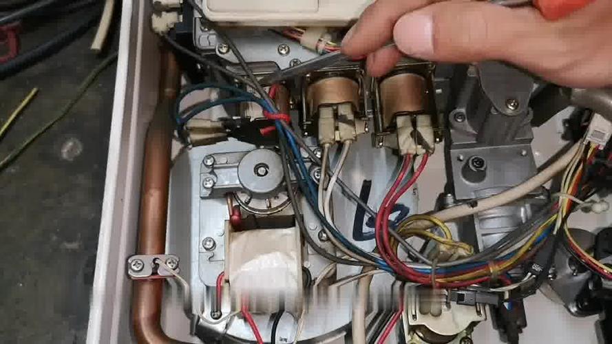 林内冷凝壁挂炉15故障