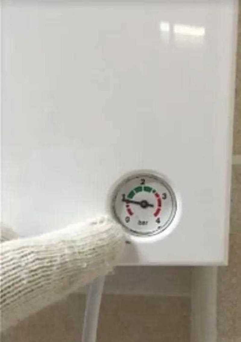 壁挂炉正常突然水压故障