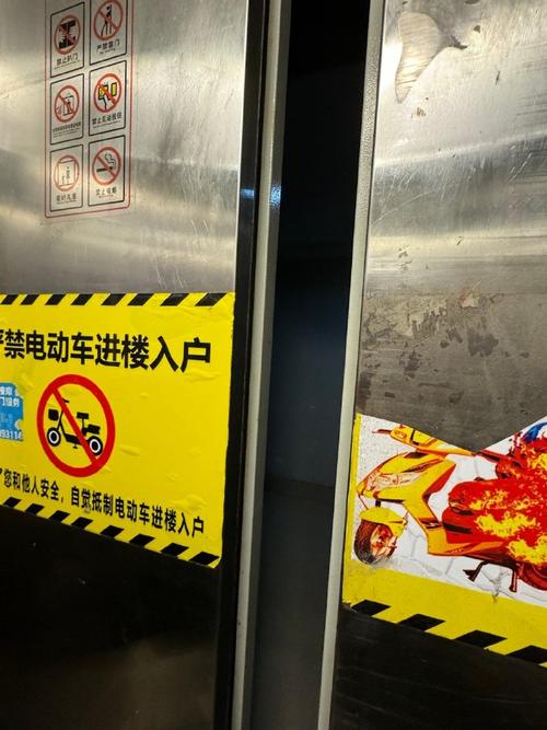 直白风格, 楼梯防盗门磁卡出故障咋回事?, 楼梯防盗门磁卡为何出现故障?,引导探究风格, 楼梯防盗门磁卡故障,原因在哪?, 楼梯防盗门磁卡故障,究竟何因?,强调问题风格, 楼梯防盗门磁卡故障,该怎么解决?, 楼梯防盗门磁卡故障,如何排查修复?