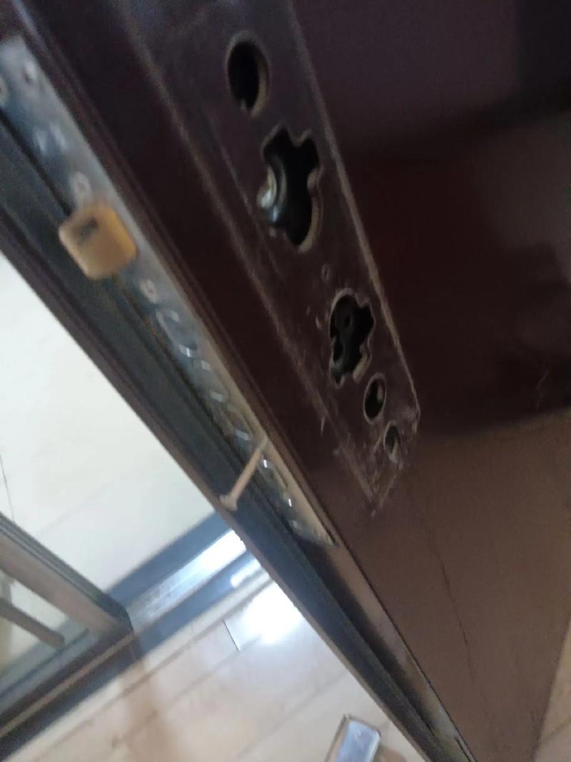 防盗门老式自动锁故障
