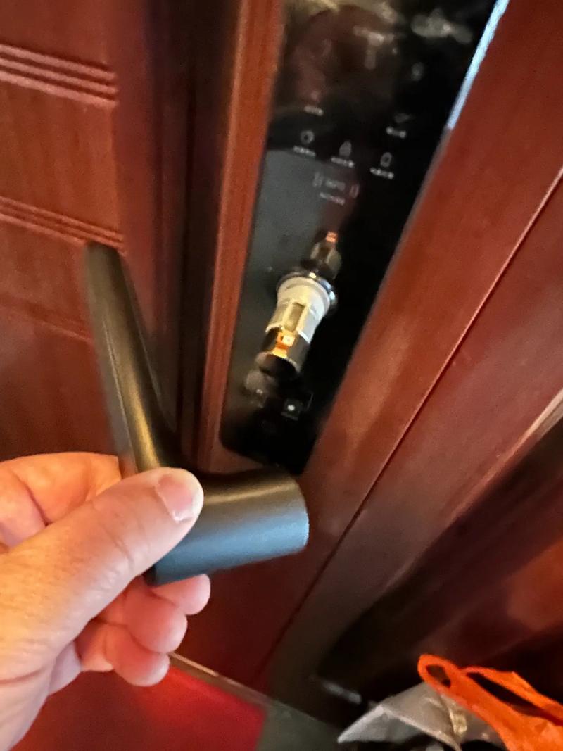 防盗门智能锁出现故障