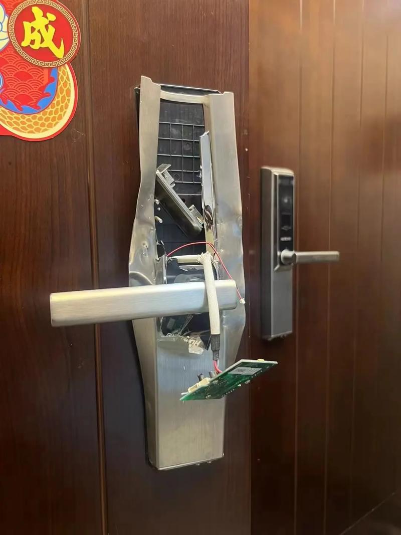 全自动防盗门锁出现故障该怎么办呢?