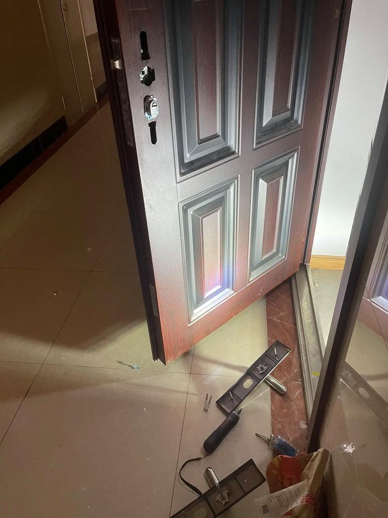 防盗门故障频发,你知道怎么维修吗?