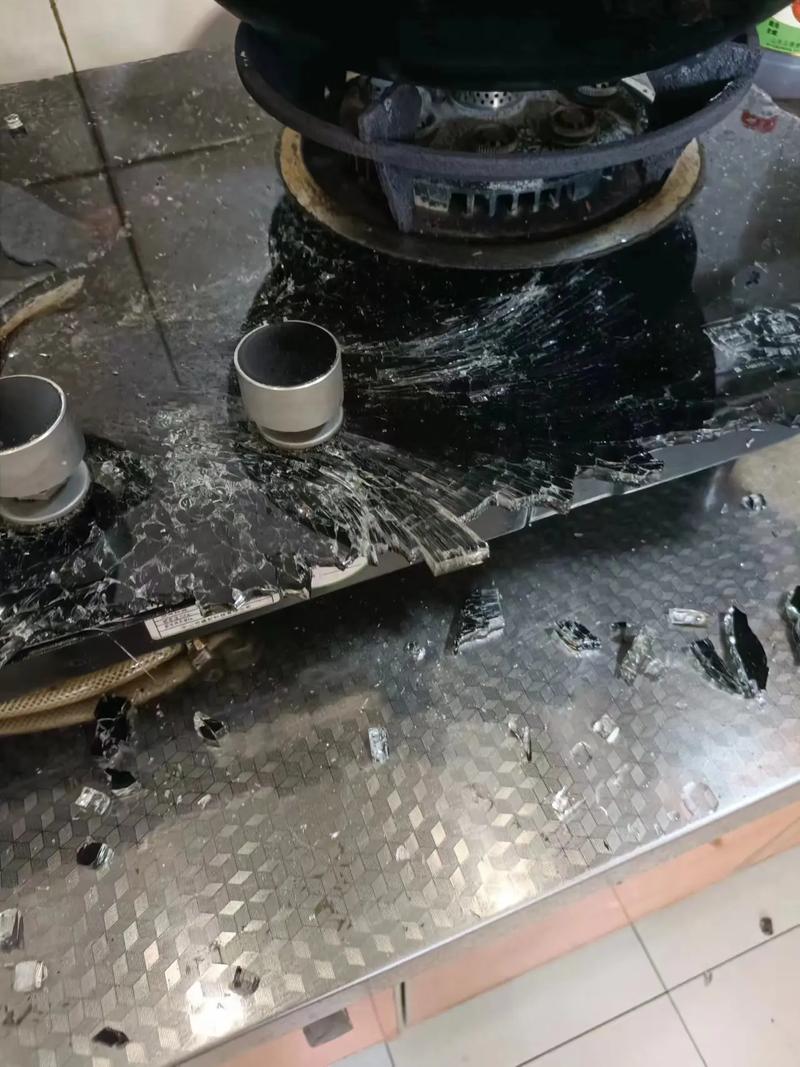 户外燃气灶故障起火